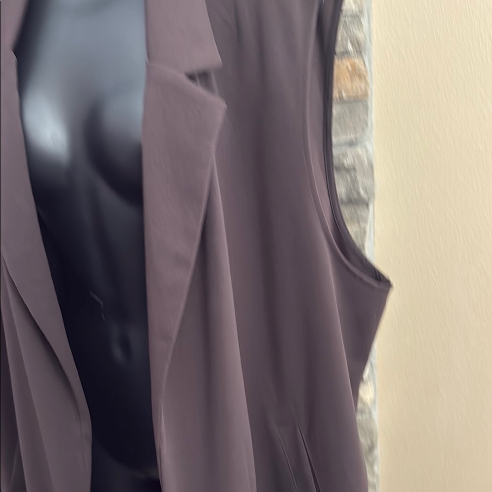 Elegant Brown Sleeveless Jacket - Picture 2 of 6